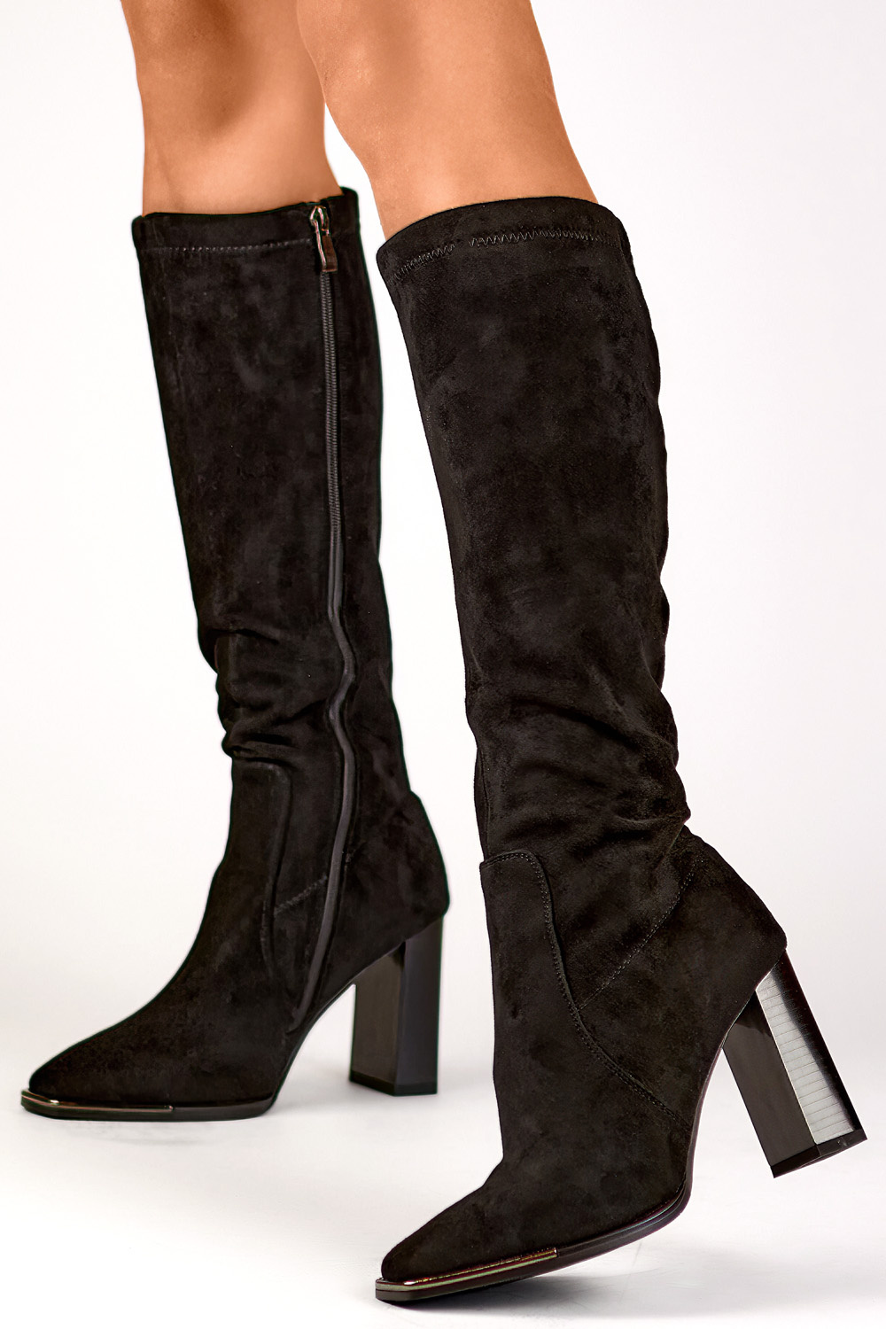 primohurt Zamszowe czarne kozaki damskie z ozdobnym czubkiem