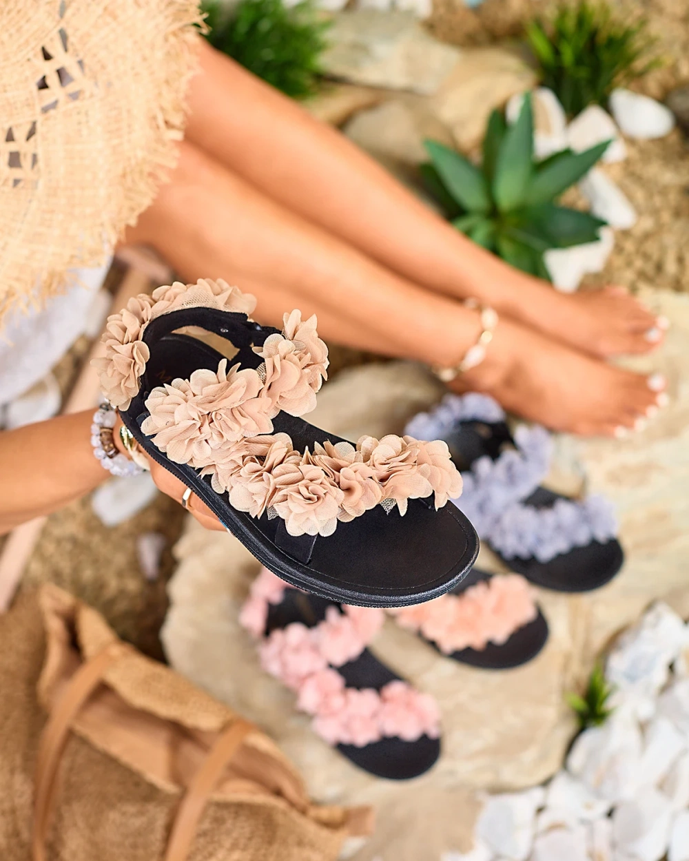 Resti Beige women&#039;s sandals with flowers Alferroy