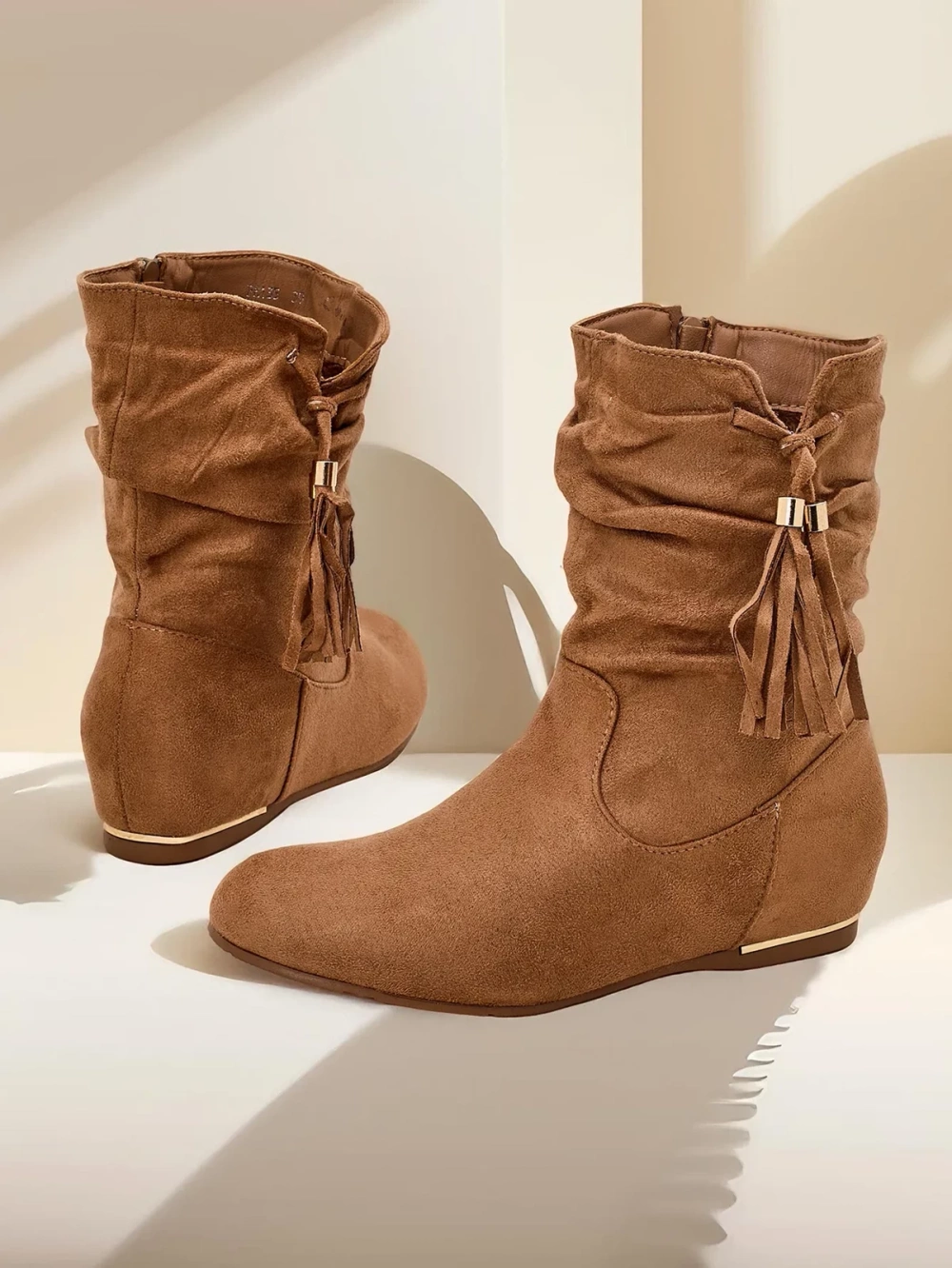 Resti Eko - suede ankle boots on a hidden wedge Lovely