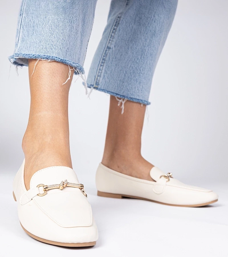 Gemre Mocasini eleganți bej cu ornament auriu și pietre strălucitoare Kalisa