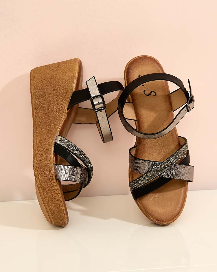 Resti Women&#039;s sandals with zircons Bozi