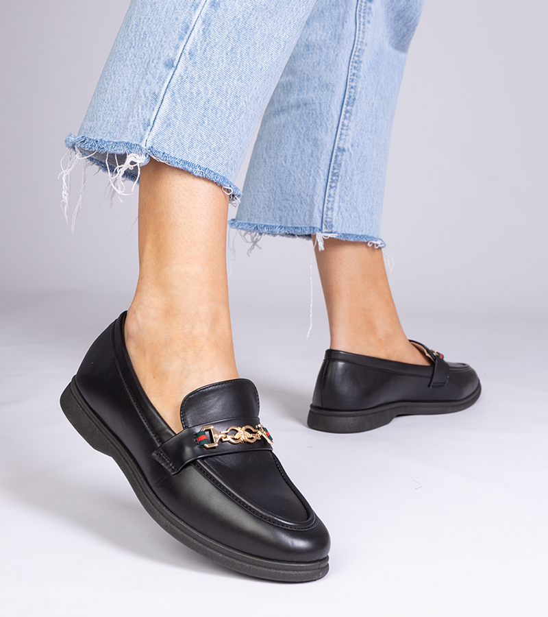 Gemre Mocasini negri cu ornament auriu Feola