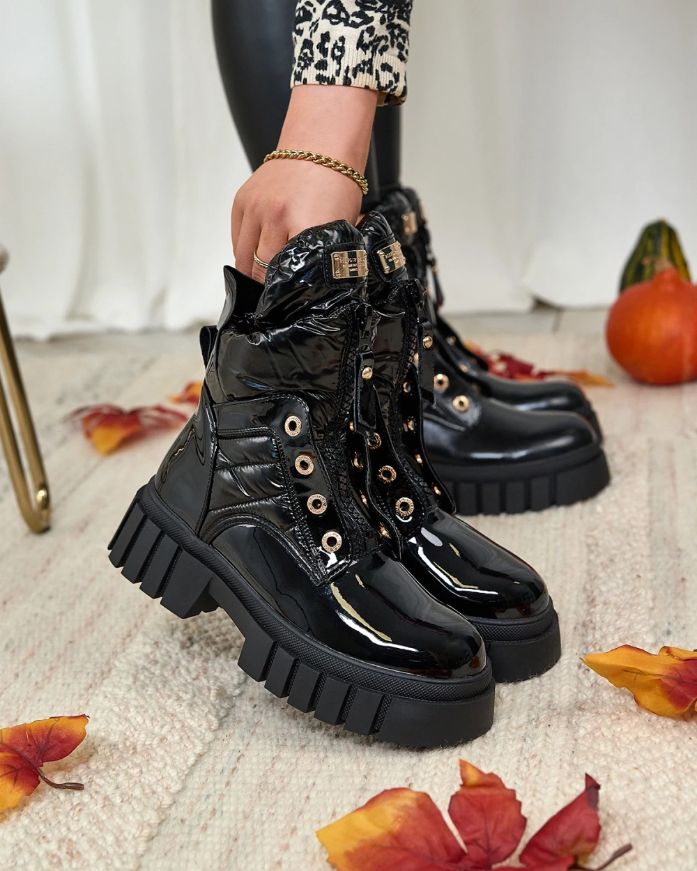 Resti Women&#039;s lacquered boots in black Selilka