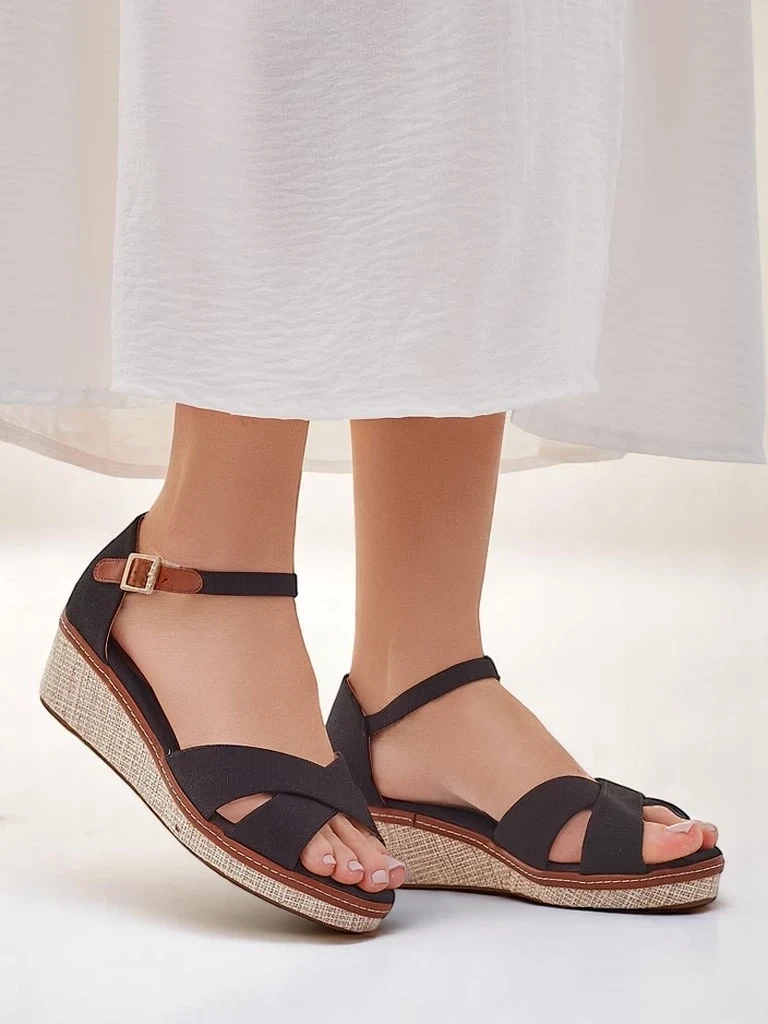 Resti Women&#039;s wedge sandals without toe Terrific