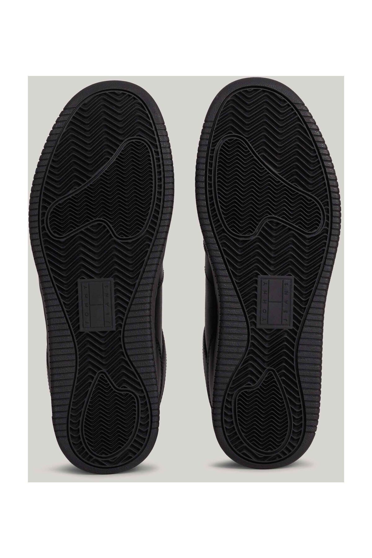 Tommy Hilfiger Men's Brand Logo Leather Top Rubber Outsole Black Sneakers Suitable for Casual Use