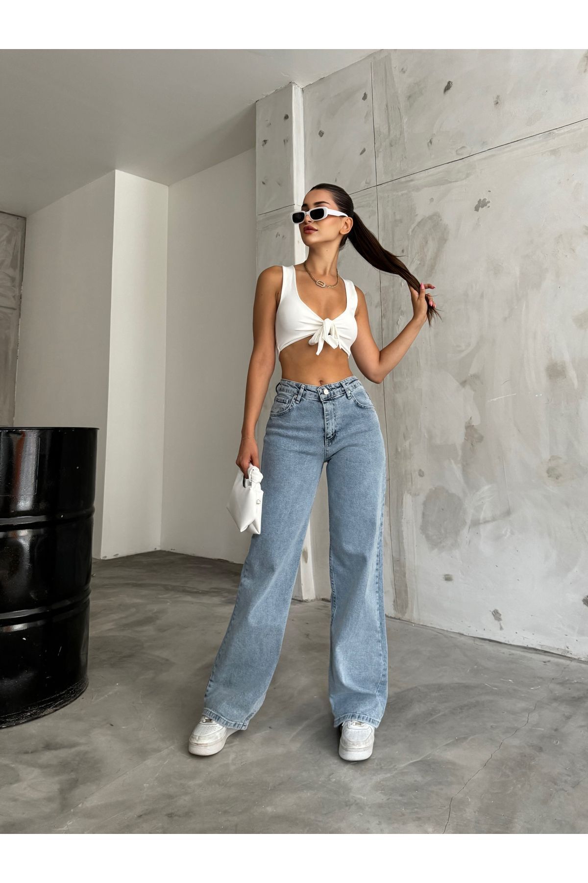 Blugi dama, BİKELİFE