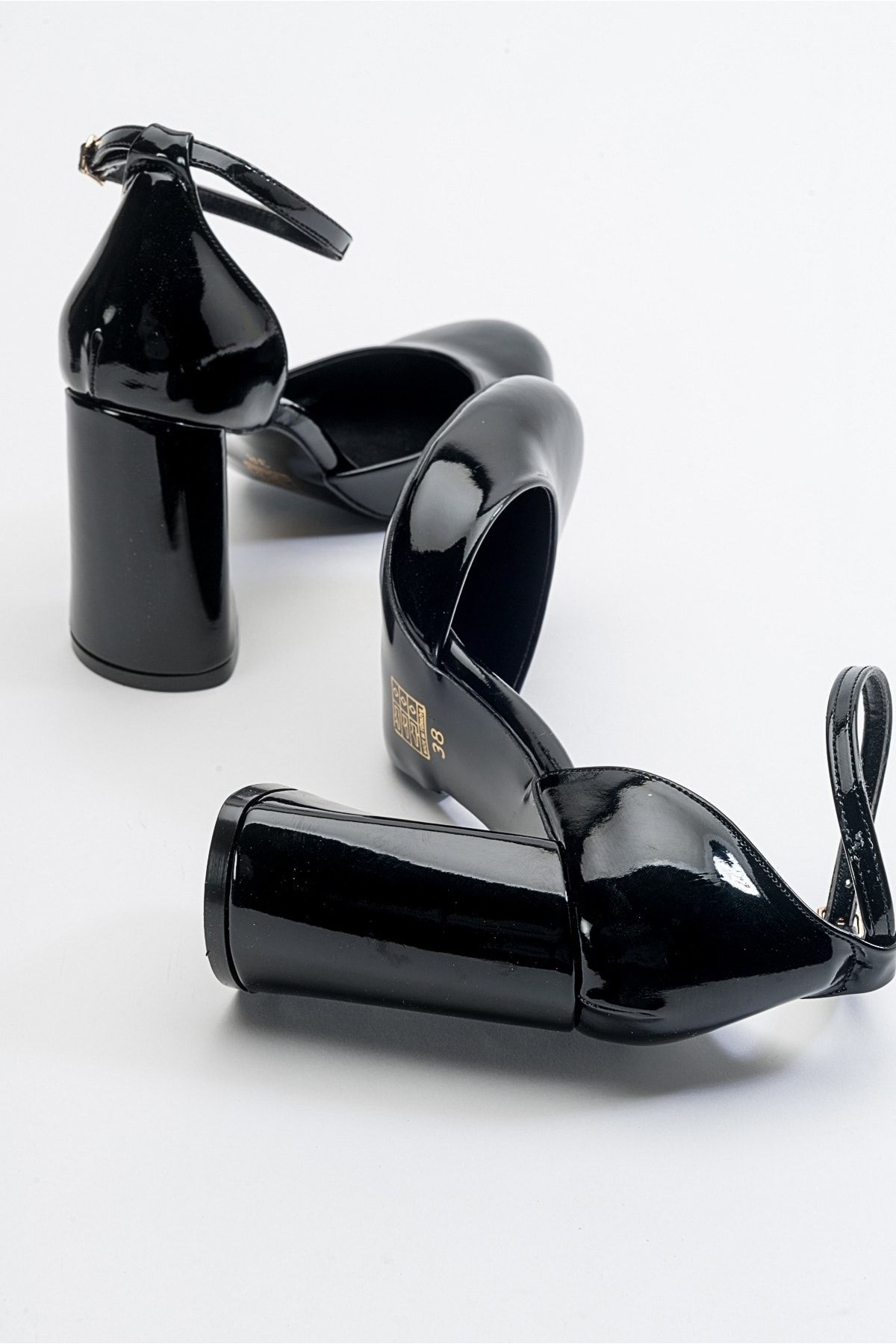 Pantofi cu toc negri din piele lăcuită LuviShoes Oslo