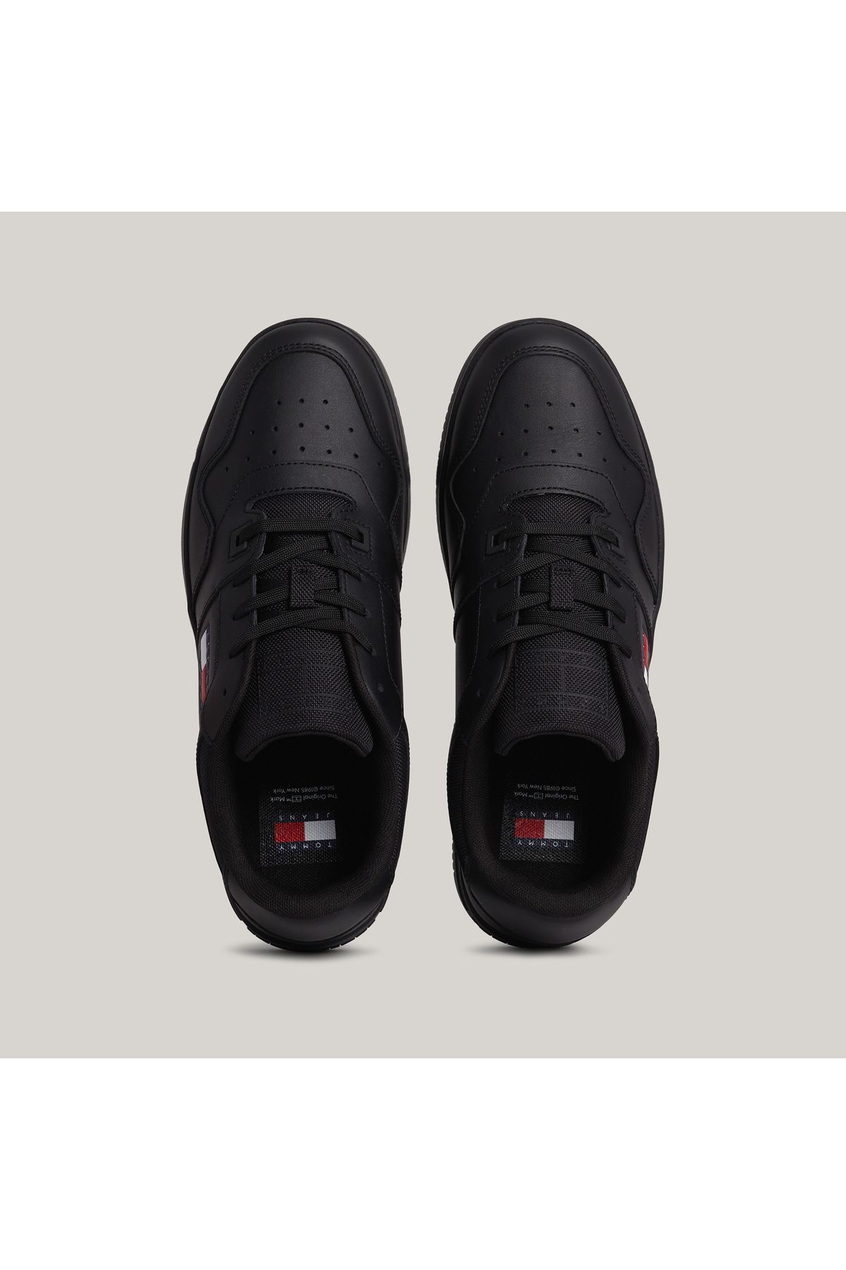 Tommy Hilfiger Men's Brand Logo Leather Top Rubber Outsole Black Sneakers Suitable for Casual Use