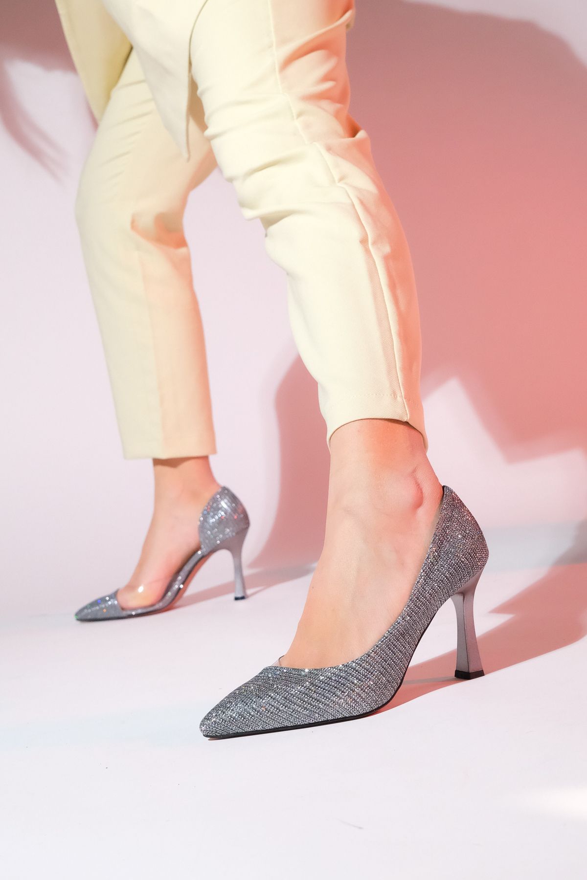 Pantofi cu toc înalt argintii