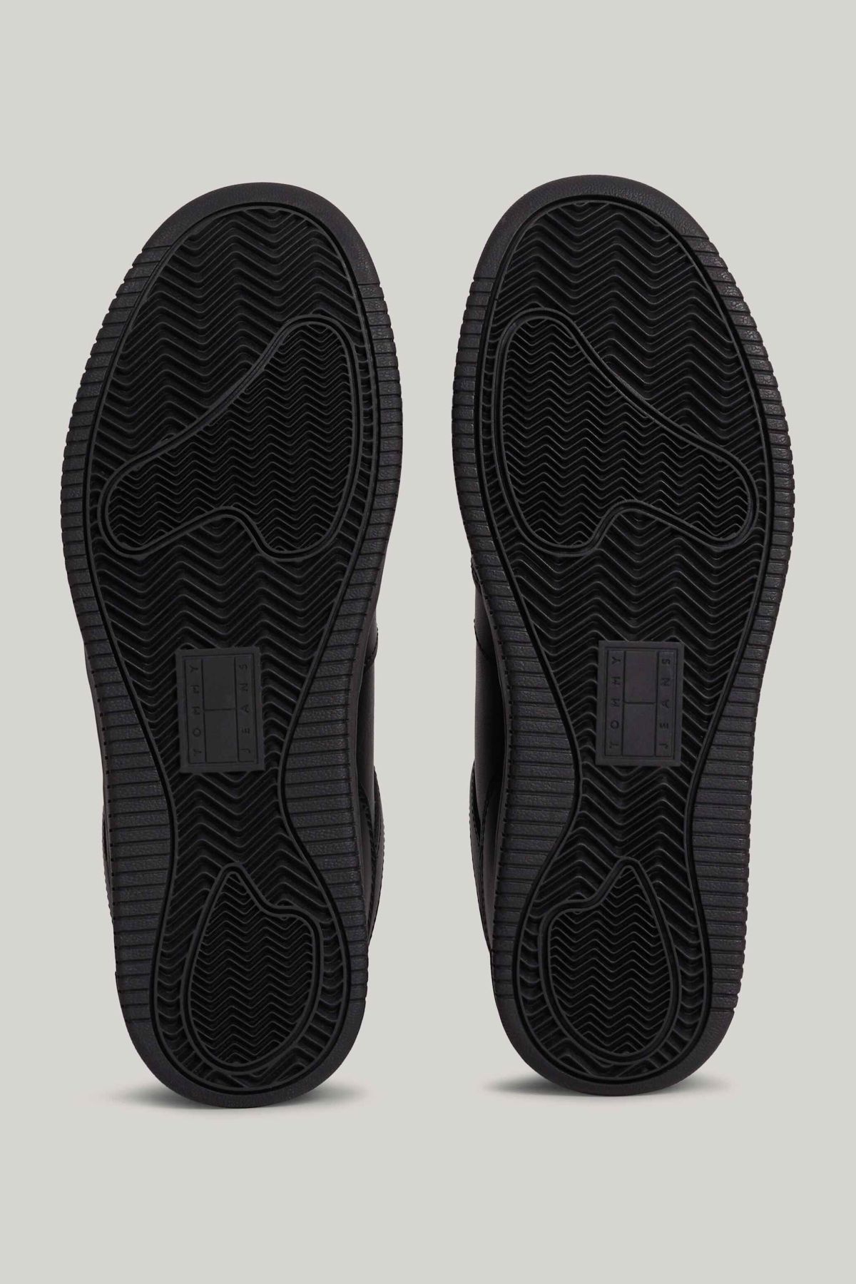 Tommy Hilfiger Men's Brand Logo Leather Top Rubber Outsole Black Sneakers Suitable for Casual Use