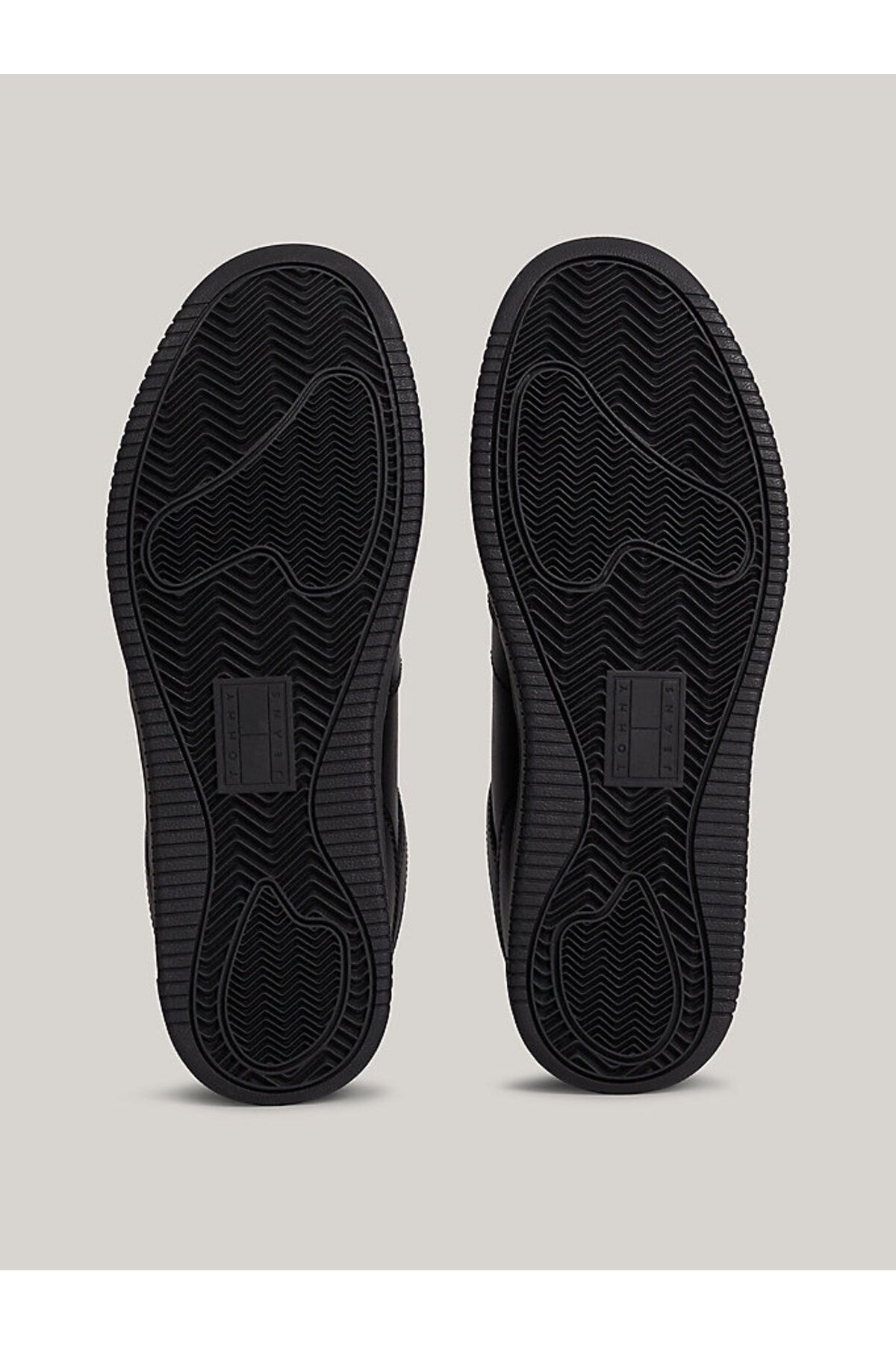 Tommy Hilfiger Men's Brand Logo Leather Top Rubber Outsole Black Sneakers Suitable for Casual Use