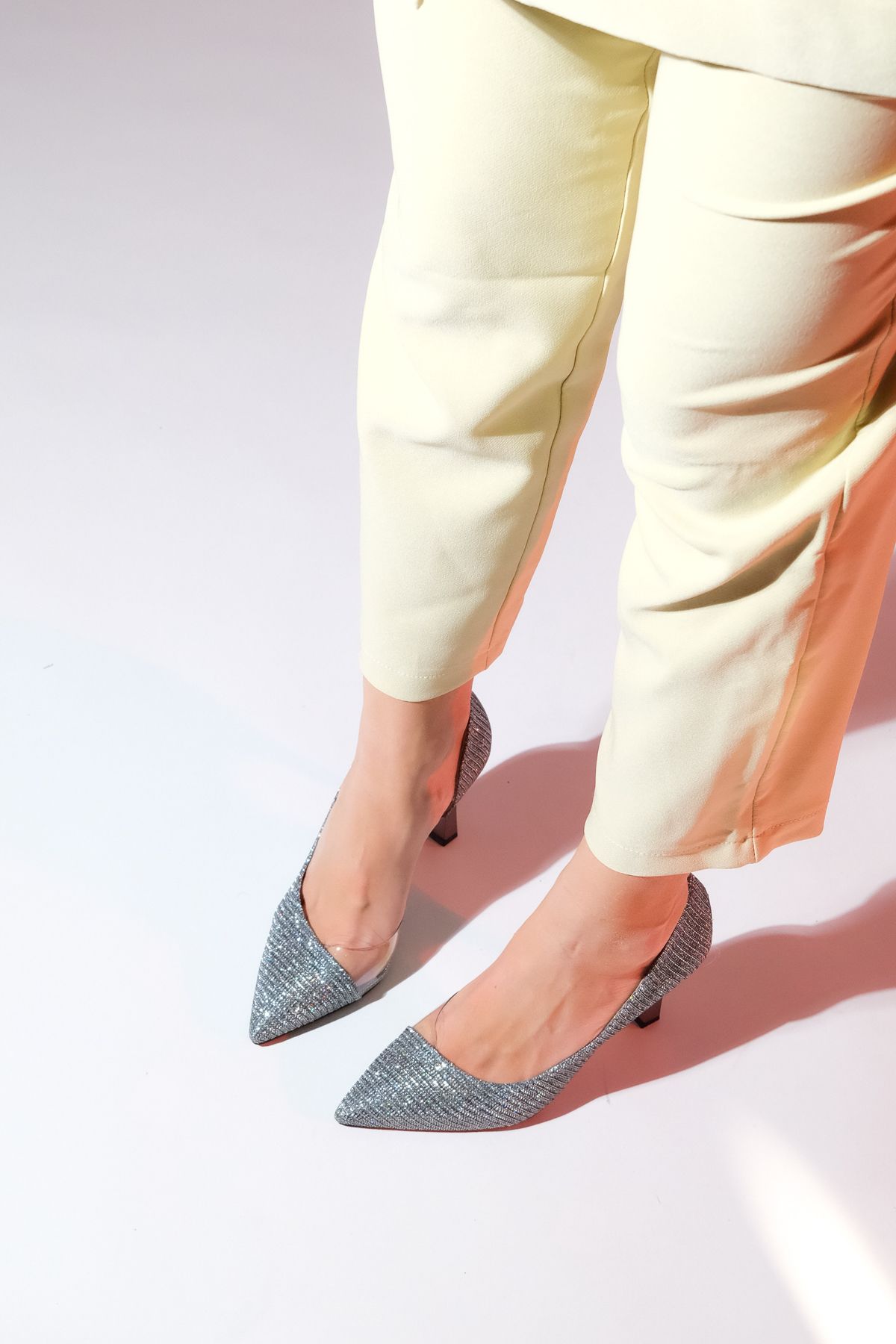 Pantofi cu toc înalt argintii