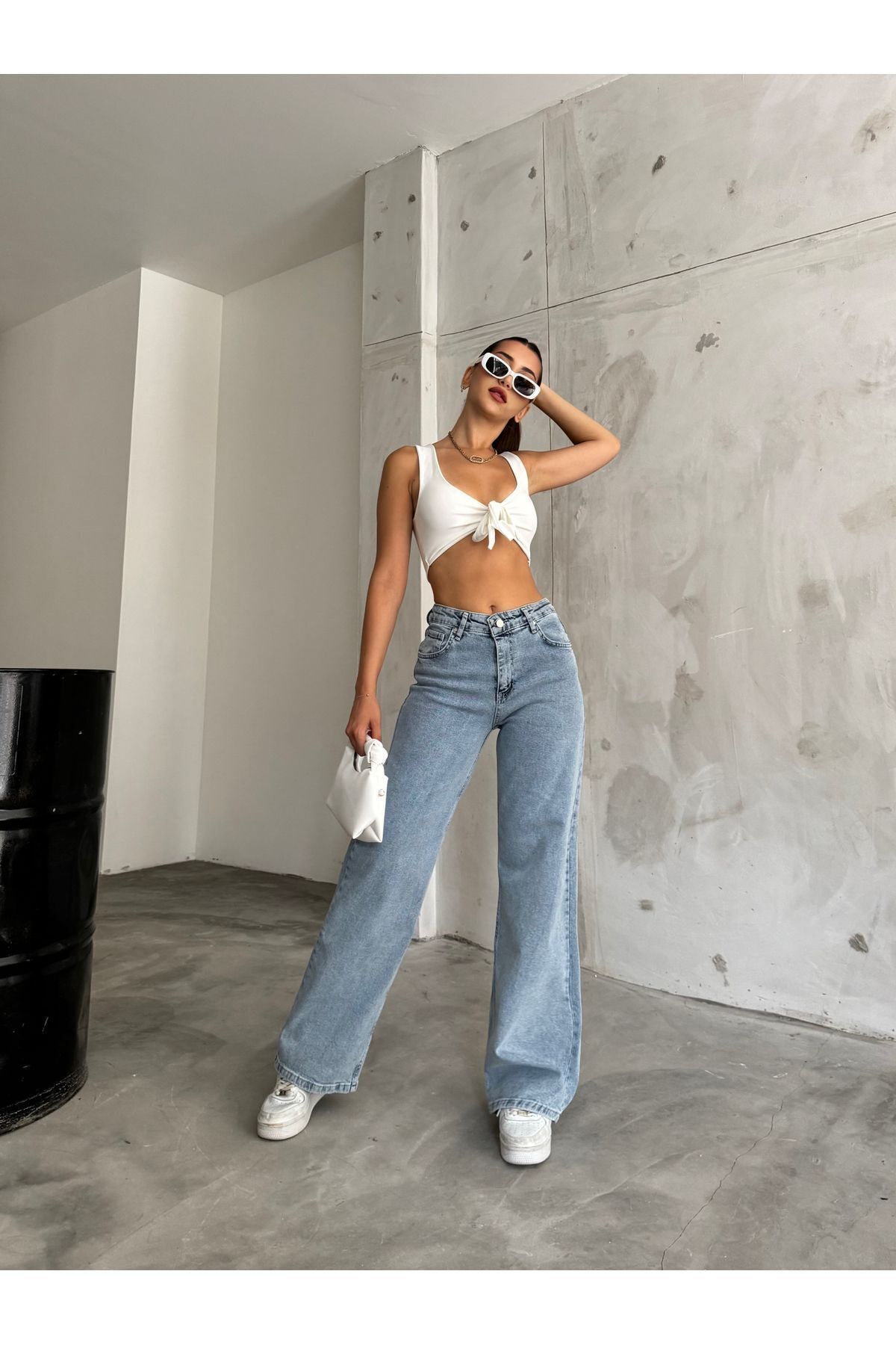 Blugi dama, BİKELİFE