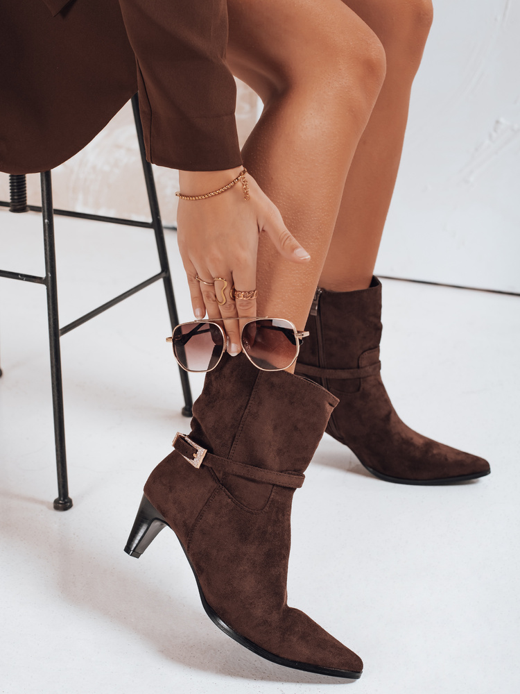 Hnědé kotníkové boty na podpatku
