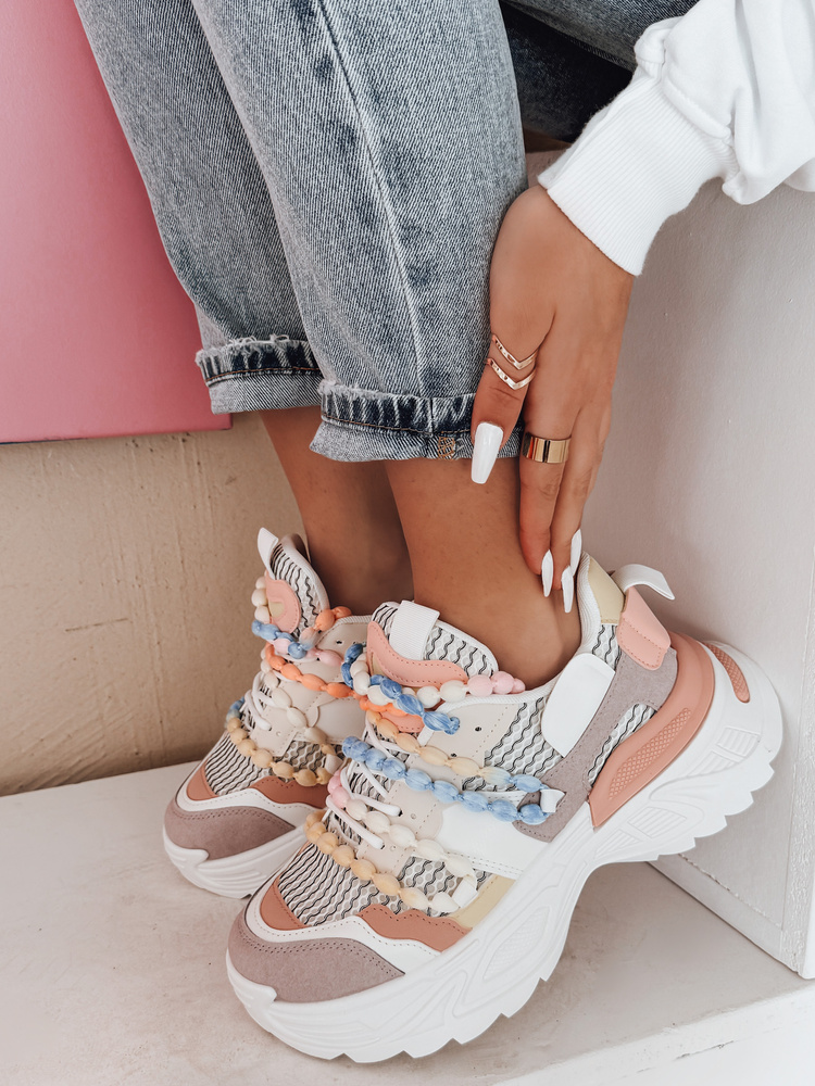 Teniși de damă pe platforma BEASTAR