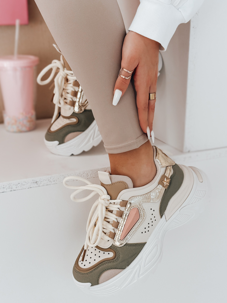 Teniși de damă pe platforma CELESTIC