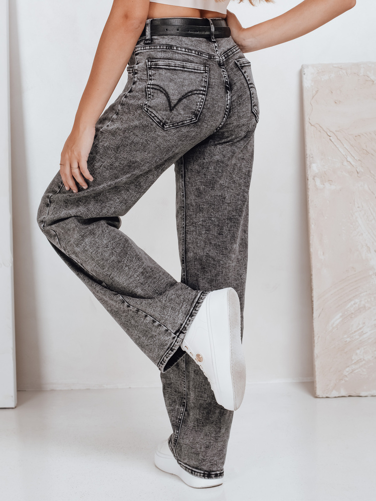 Blugi negri largi pentru femei