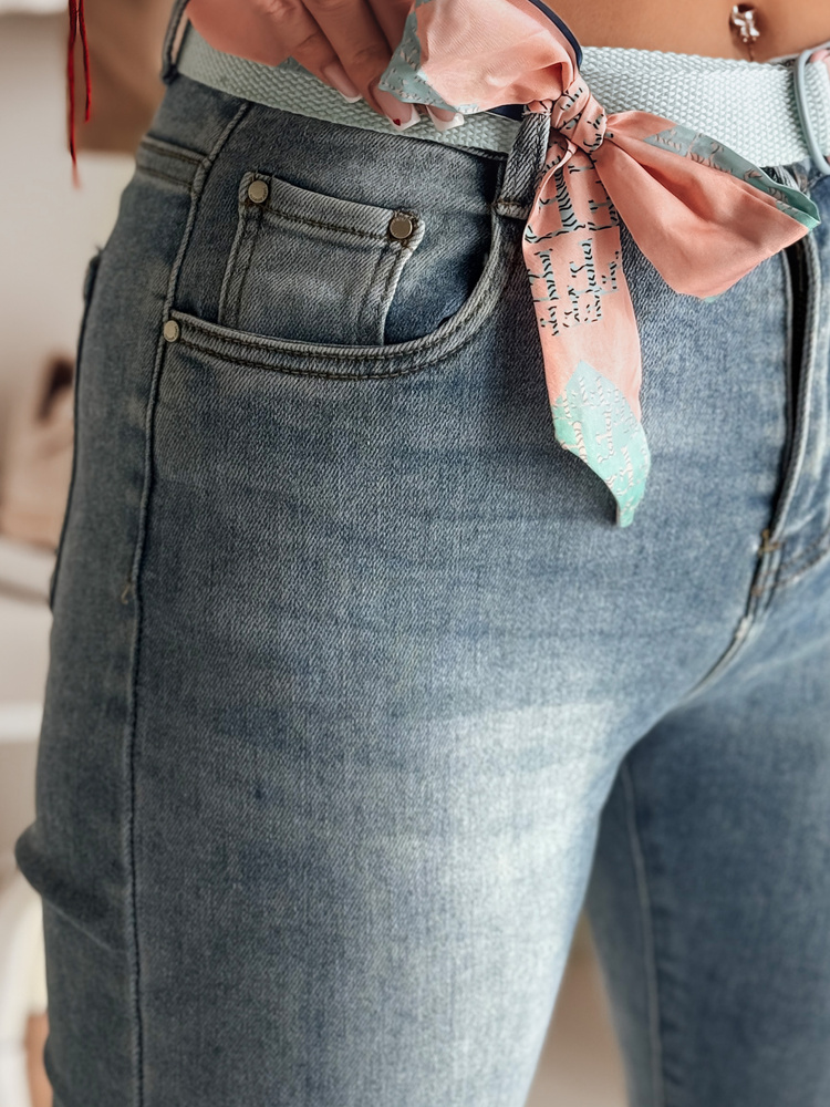 Spodnie damskie jeansowe slim fit z paskiem TRENDLINE niebieskie Dstreet