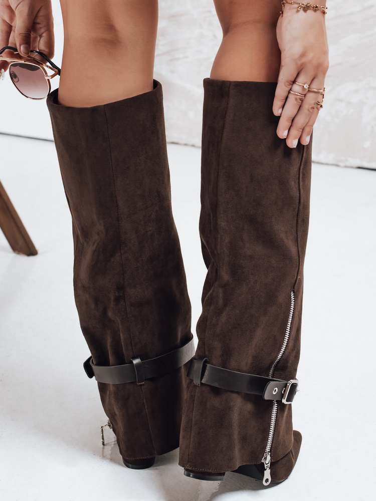 Kozaki damskie zamszowe na słupku brązowe Dstreet