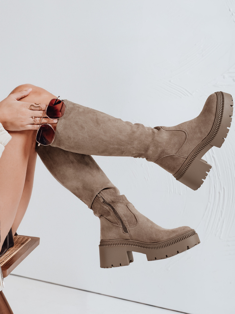 Kozaki damskie zamszowe na grubej podeszwie beżowe Dstreet