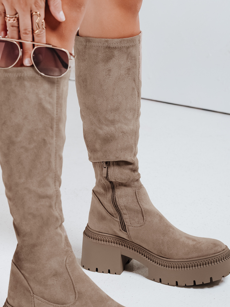 Kozaki damskie zamszowe na grubej podeszwie beżowe Dstreet