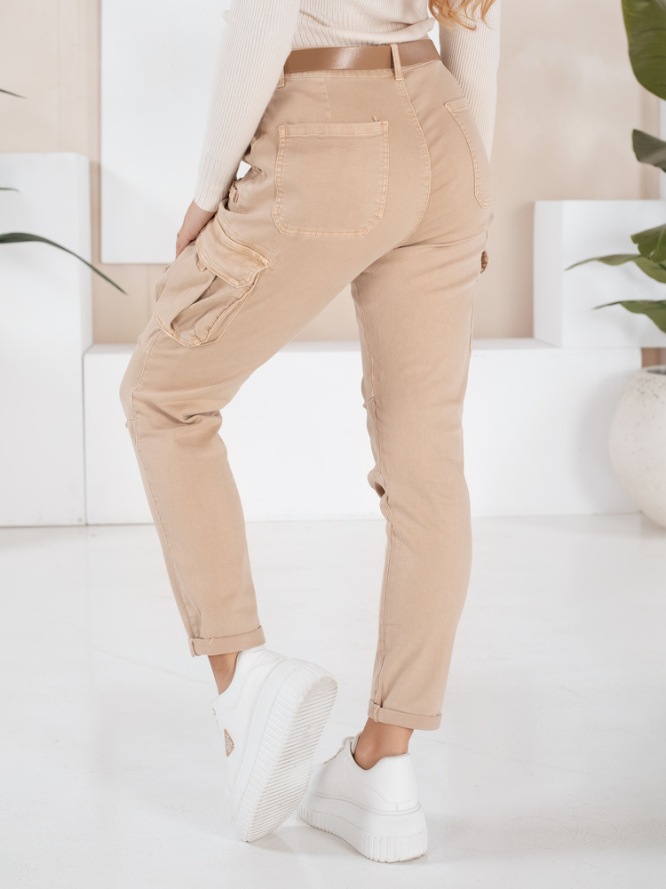 Pantaloni bej cu buzunare pentru femei