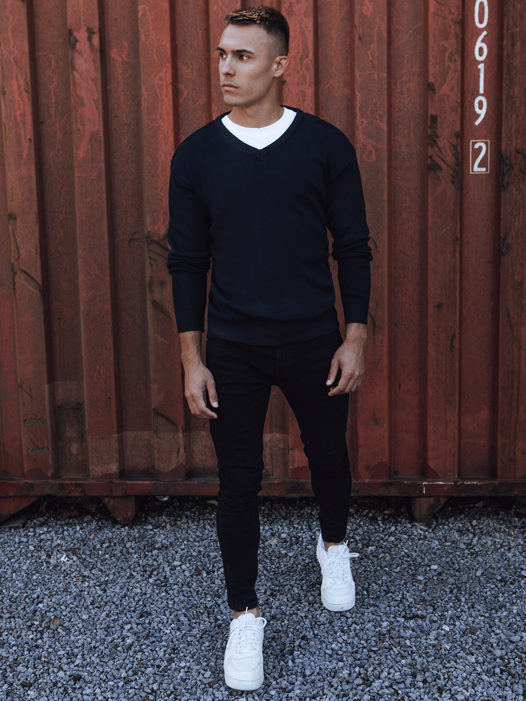 Sweter męski w serek granatowy Dstreet