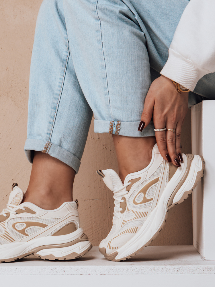 Teniși sport pentru femei pe platforma AIRBOOS