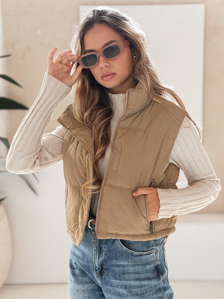 Vestă matlasată pentru femei în culoarea bej închis