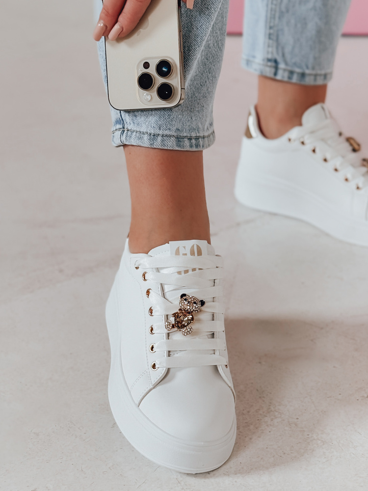 Teniși de damă pe platforma SOLICIA