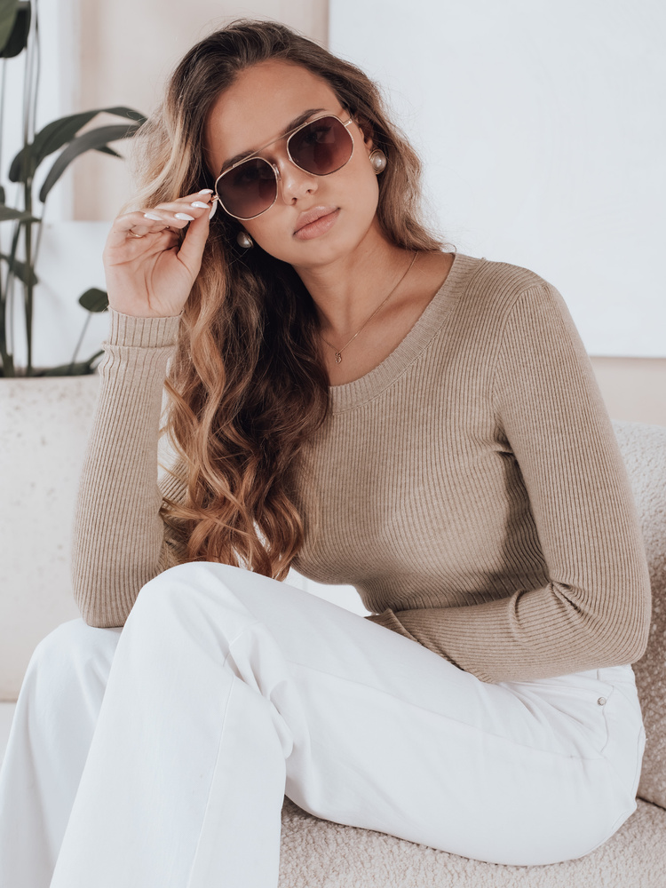 Damski sweter prążkowany NOLVIE beżowy Dstreet