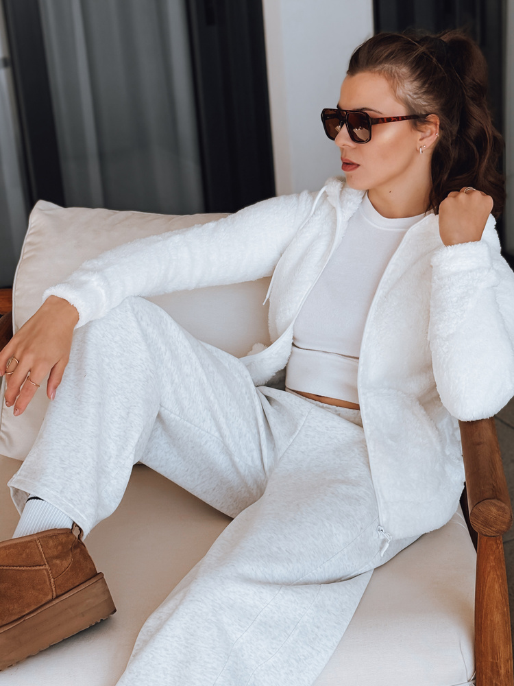 Biela mikina a tepláky