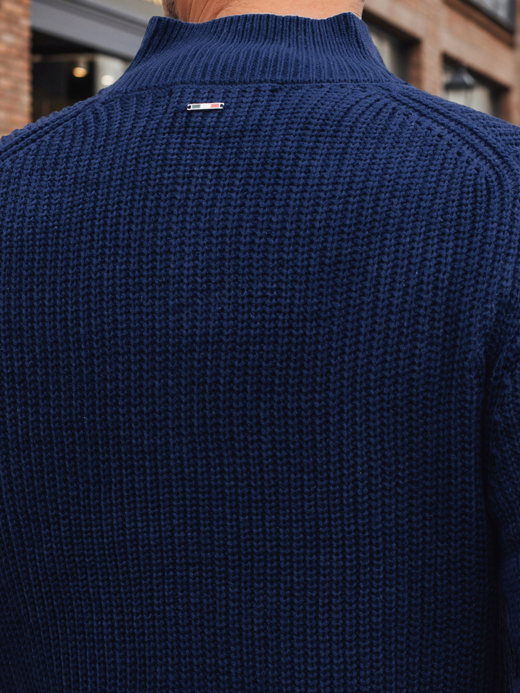 Pulover albastru cu nasturi pentru bărbați