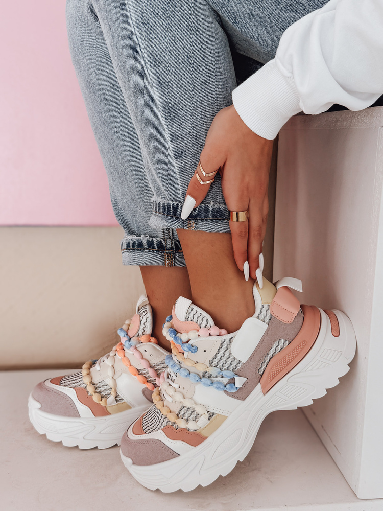 Teniși de damă pe platforma BEASTAR