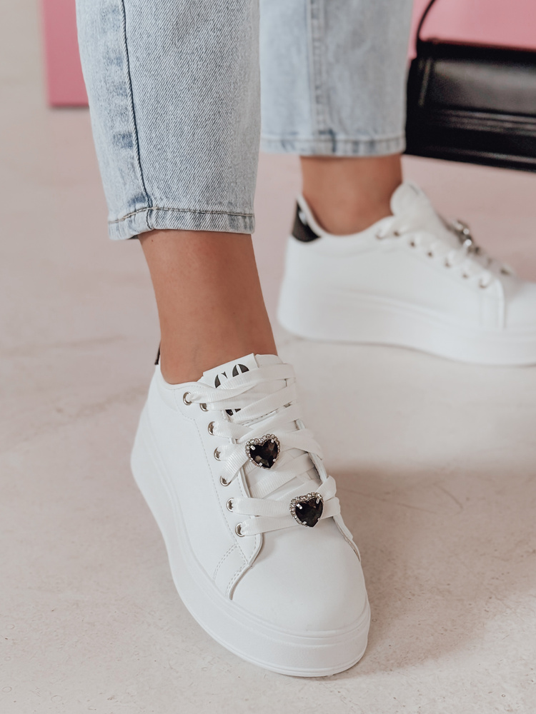 Teniși de damă pe platforma SOLICIA