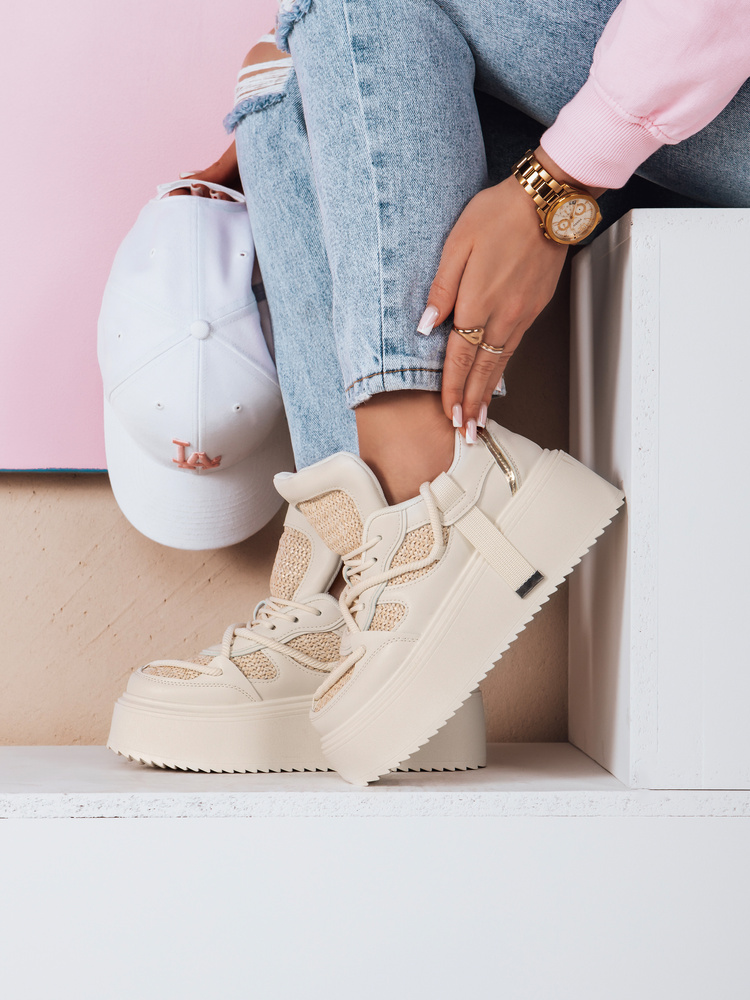 Teniși de damă pe platforma UPSOLE