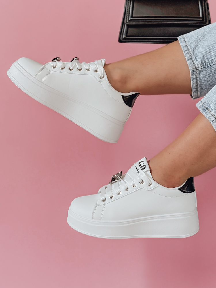 Teniși de damă pe platforma SOLICIA