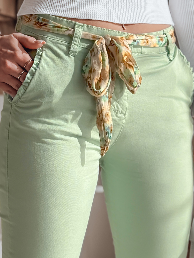 Pantaloni chino din material textil pentru femei cu curea ROSSALI