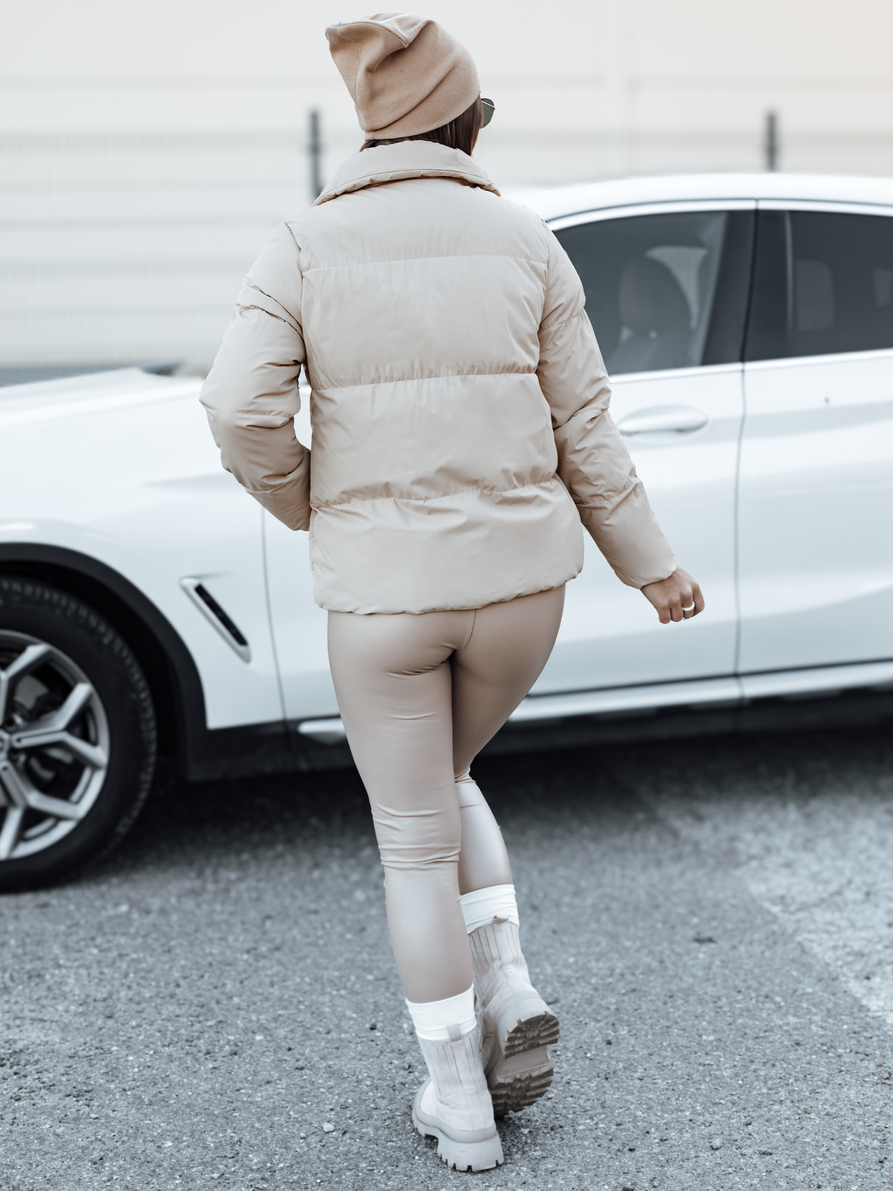 Geacă de iarnă pentru femei LARO bej deschis