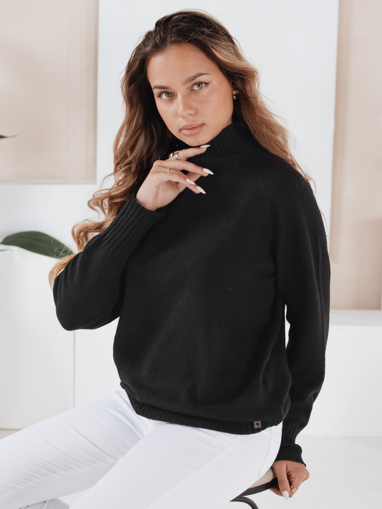 Черен пуловер с висока яка