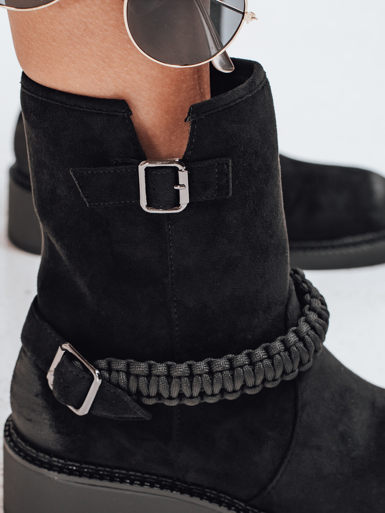 Ghete negre fără toc