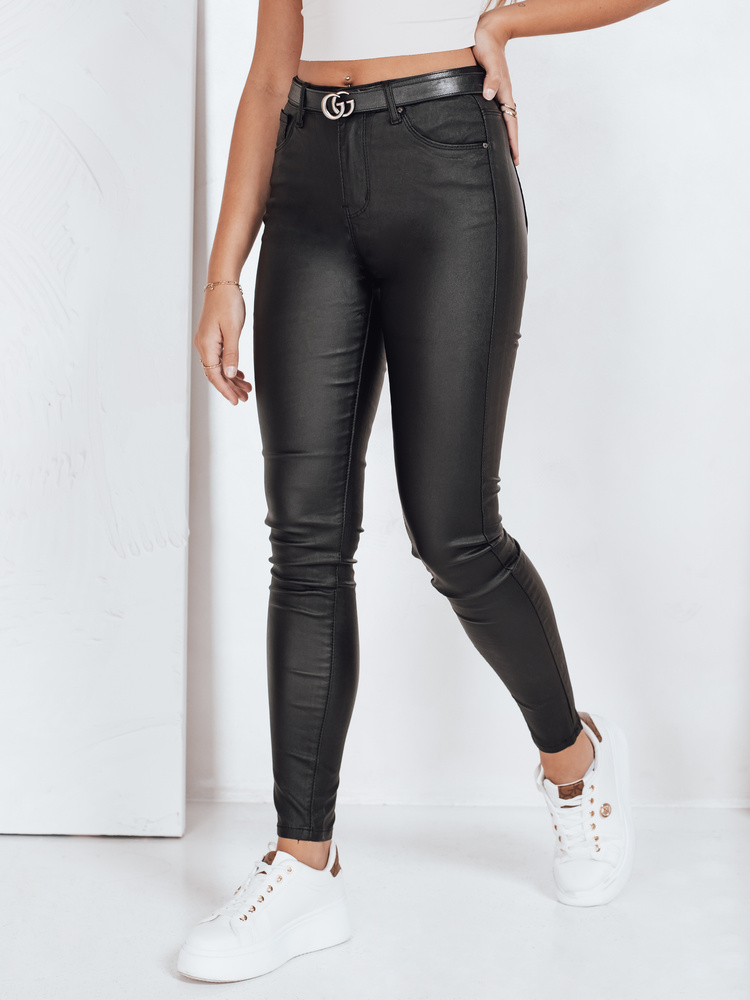 Geacă și colanți din piele pentru femei