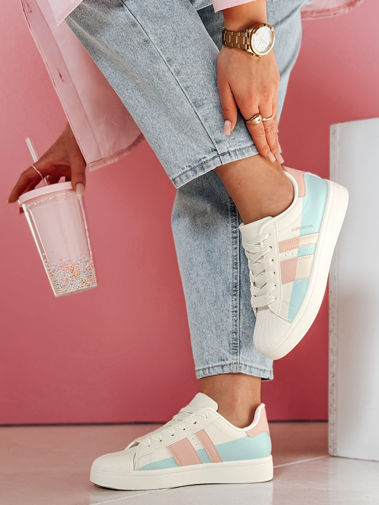 Teniși de damă pe platforma JUNOMI