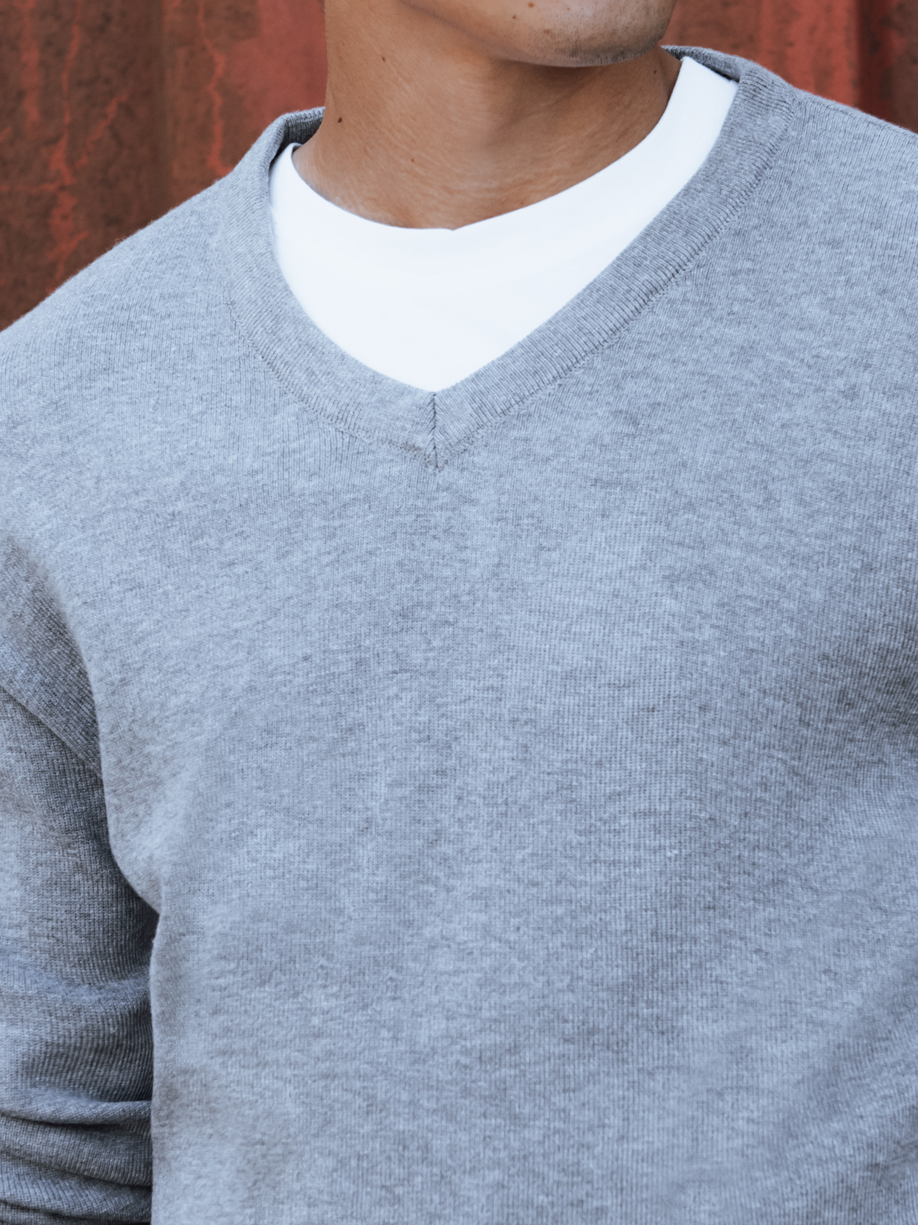 Sweter męski w serek jasnoszary Dstreet