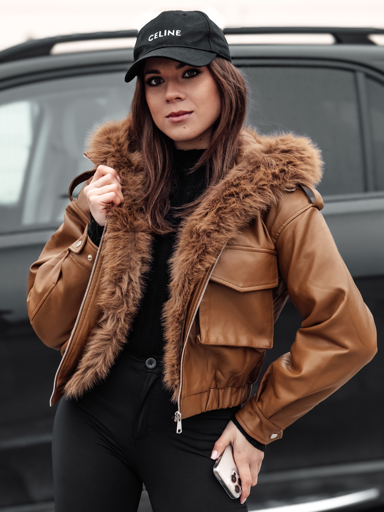 Geacă de piele pentru femei cu glugă și garnitură de blană