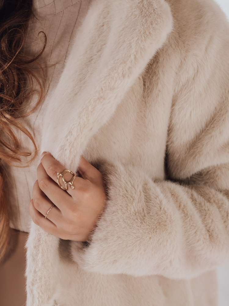 Haină scurtă de blană bej GLAMFLUFFY