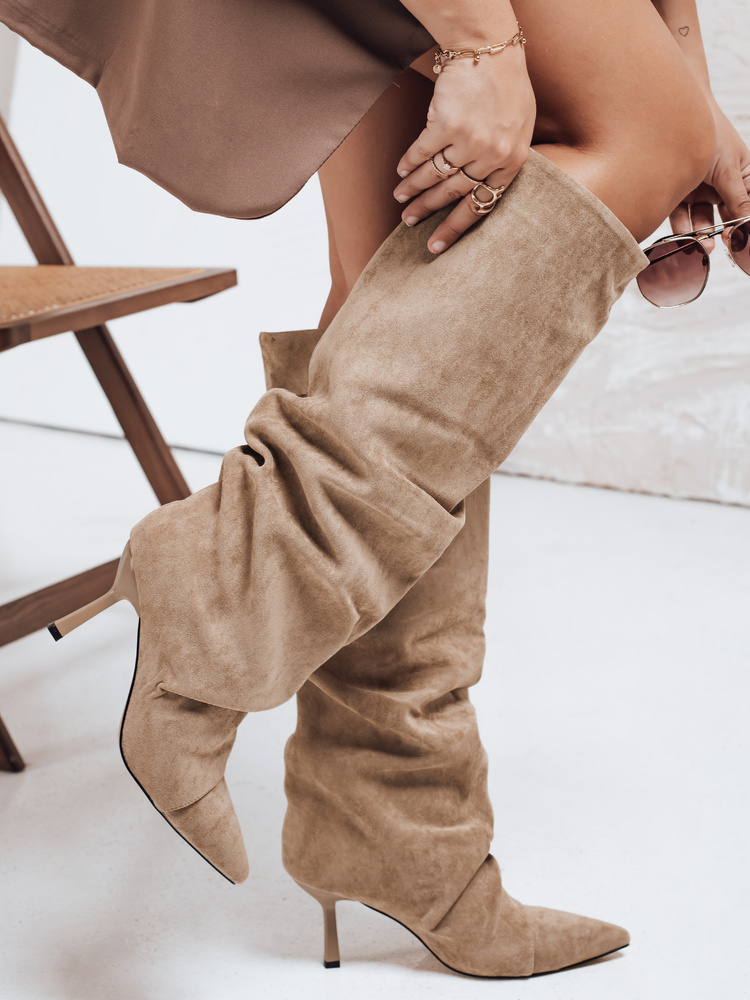 Kozaki damskie z marszczoną cholewką na szpilce beżowe Dstreet