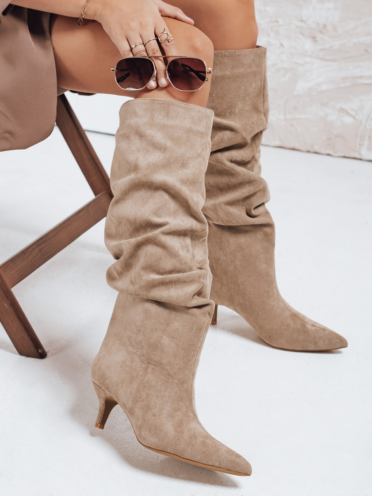 Kozaki damskie z marszczoną cholewką zamszowe beżowe Dstreet