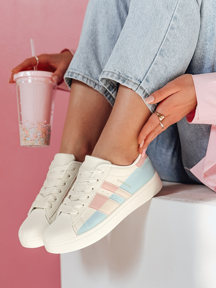 Teniși de damă pe platforma JUNOMI