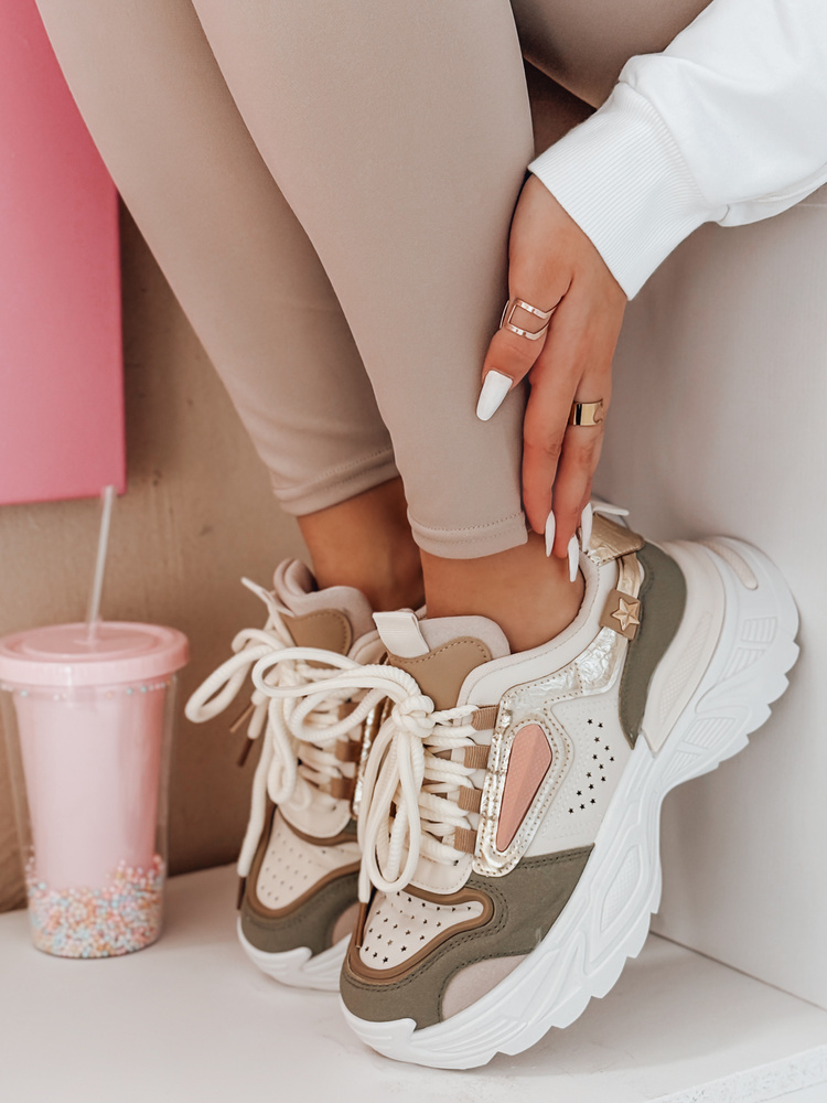 Teniși de damă pe platforma CELESTIC